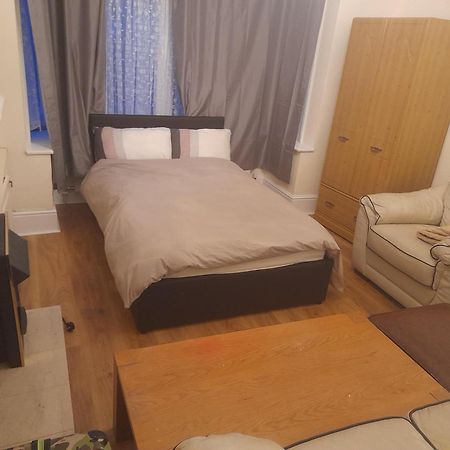 Big Room With Free Parking لندن المظهر الخارجي الصورة